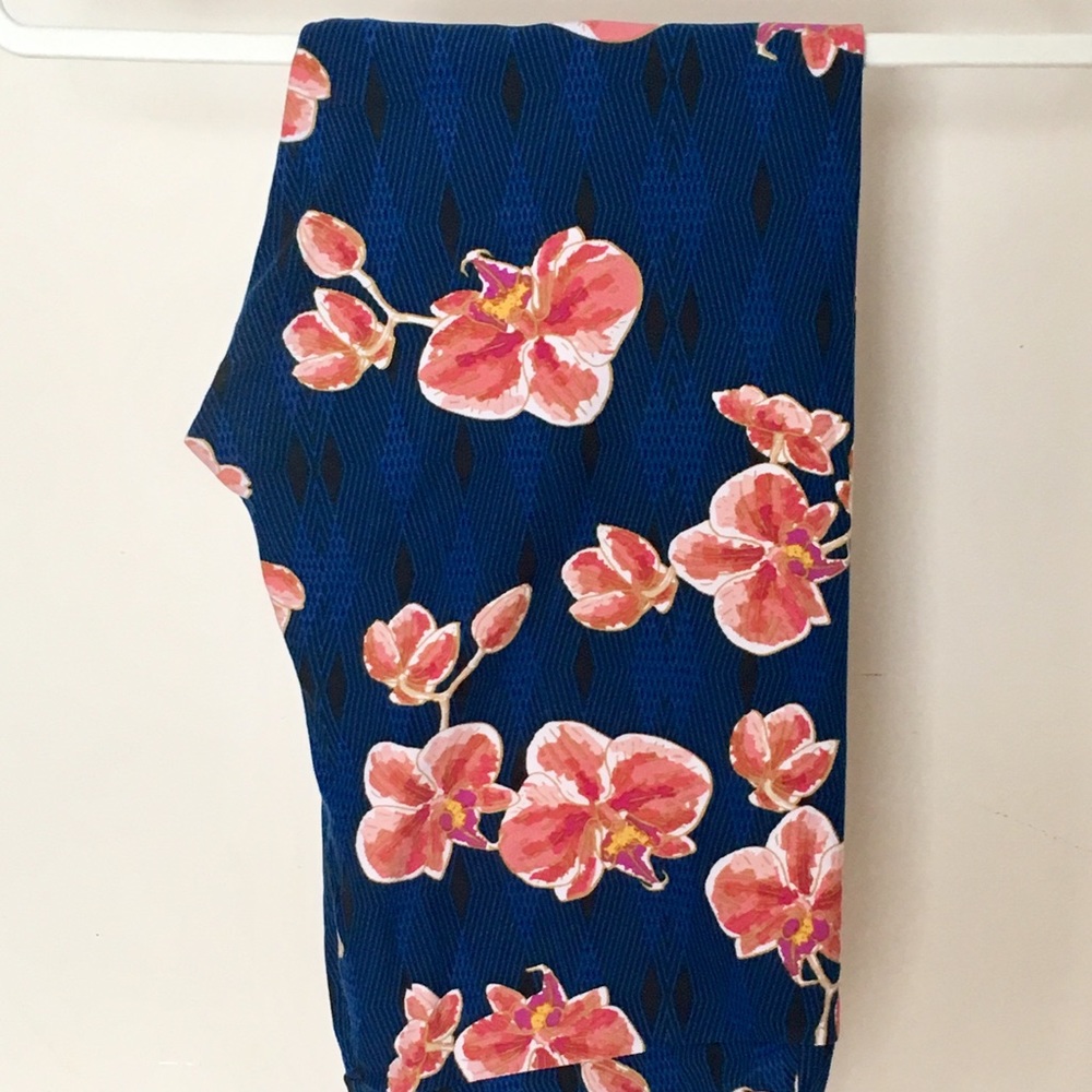 Tall and Curvy Lularoe leggings